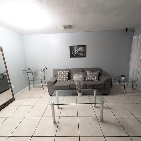 Хостел Milusol Miami Shores Экстерьер фото