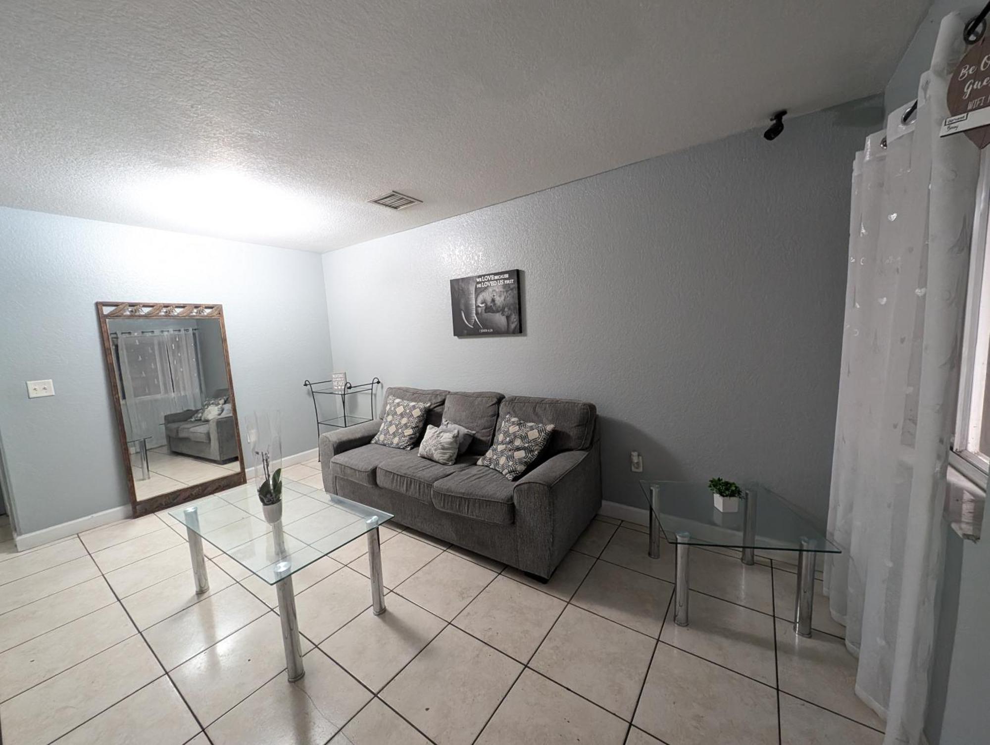 Хостел Milusol Miami Shores Экстерьер фото