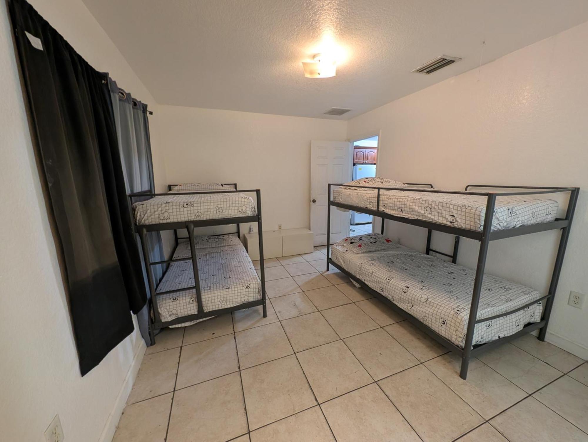 Хостел Milusol Miami Shores Экстерьер фото